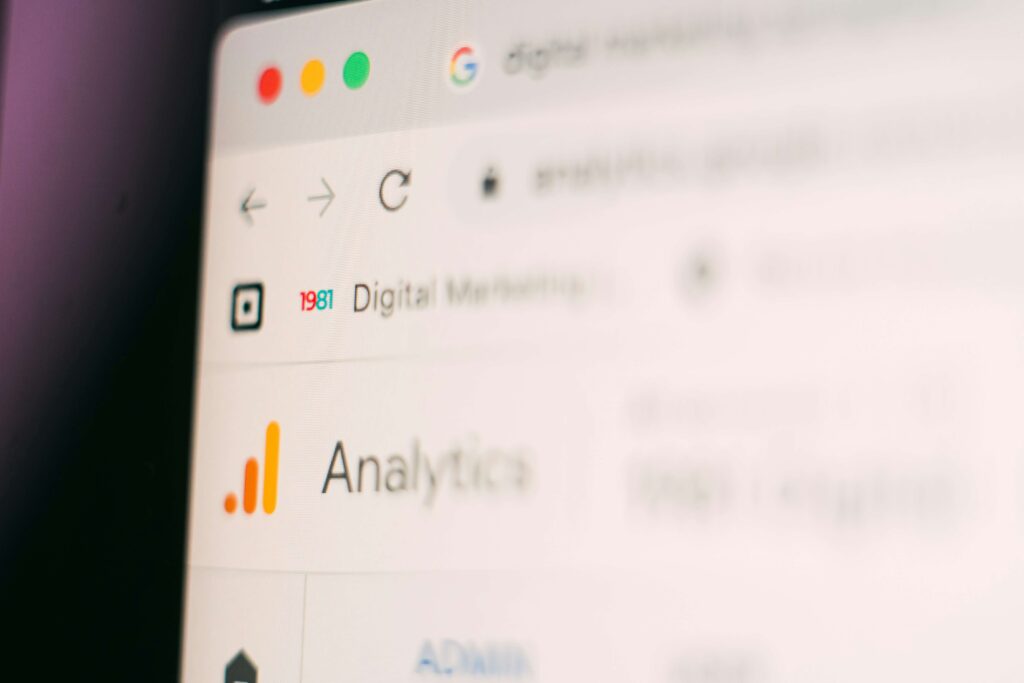 Concepto visual de SEO con resultados en buscador